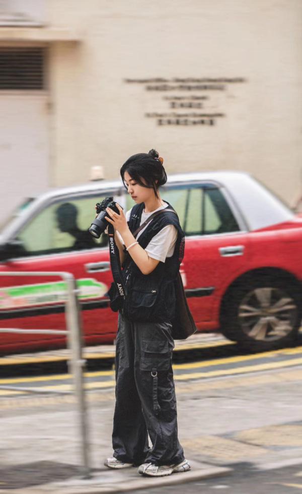 設計夢想，照亮現(xiàn)實——藝術系優(yōu)秀畢業(yè)生秦祎雪